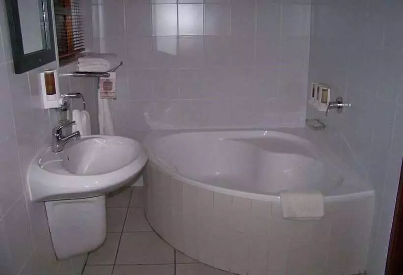 پانسیون A La Martha S Airport Guest House