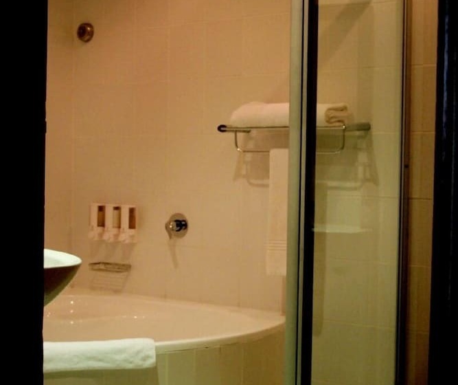 פנסיון A La Martha S Airport Guest House