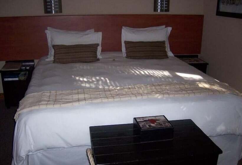 פנסיון A La Martha S Airport Guest House