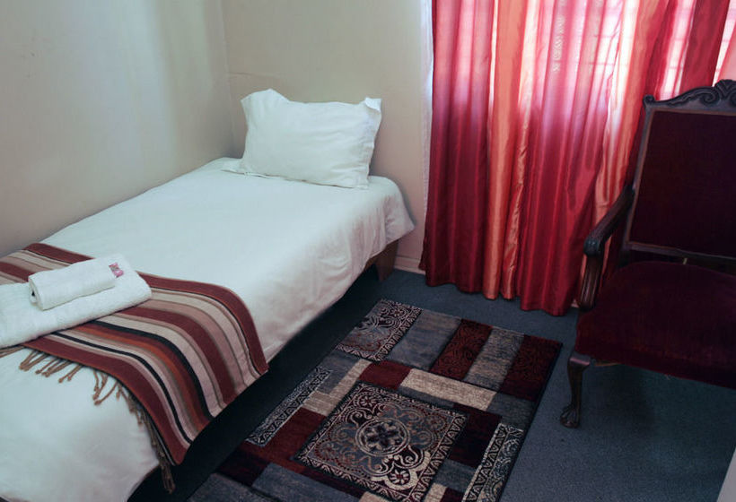 פנסיון Haldon Estates