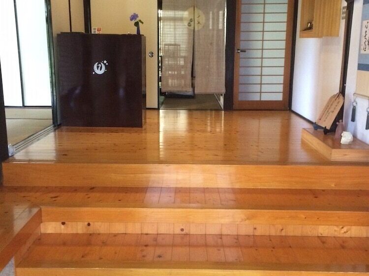 بنسيون Temple Stay Tsushima Seizanji