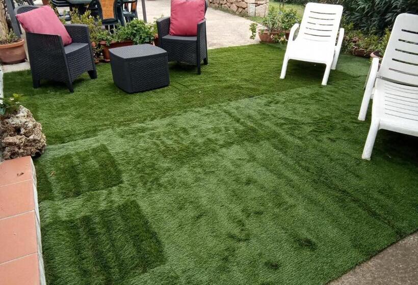 تختخواب و صبحانه Bandi House