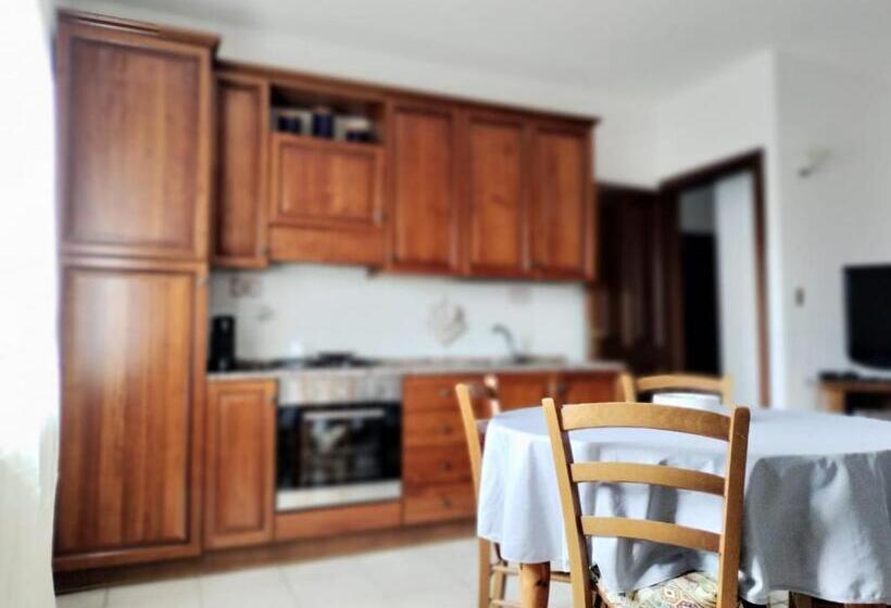 تختخواب و صبحانه Bandi House