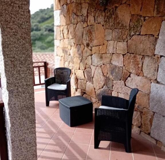 تختخواب و صبحانه Bandi House