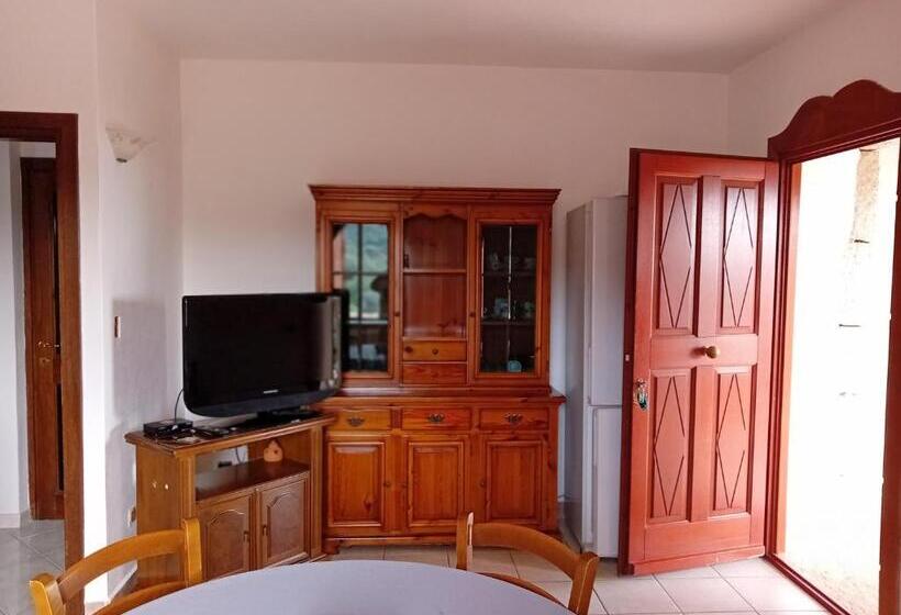 تختخواب و صبحانه Bandi House