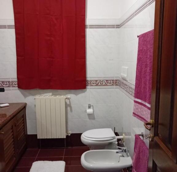 تختخواب و صبحانه Bandi House