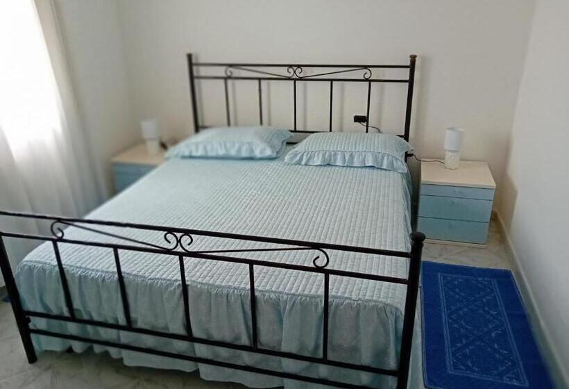 تختخواب و صبحانه Bandi House