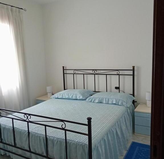 تختخواب و صبحانه Bandi House