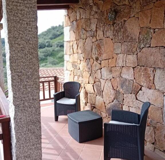 تختخواب و صبحانه Bandi House