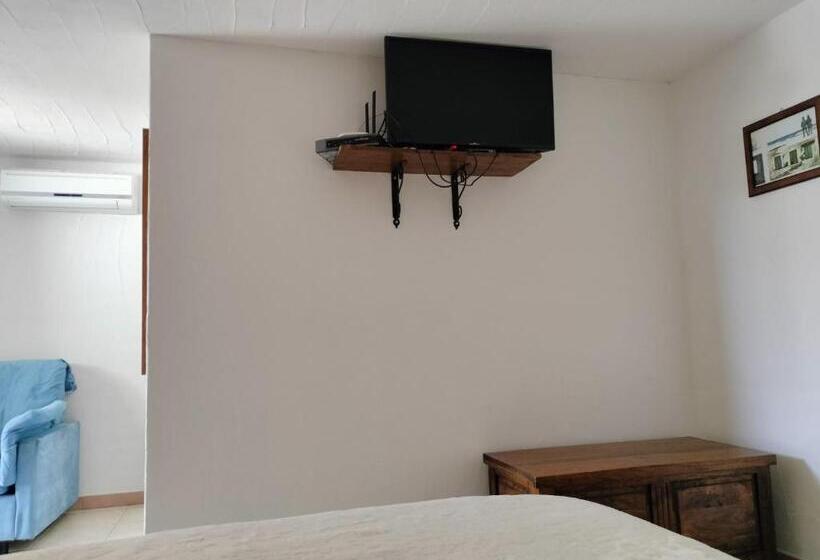 تختخواب و صبحانه Bandi House