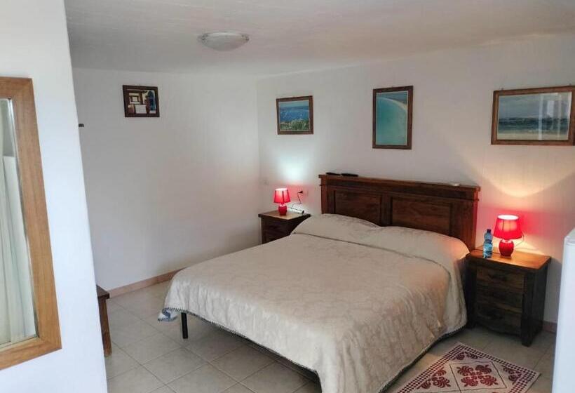 تختخواب و صبحانه Bandi House