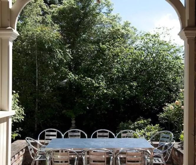 Aamiaismajoitus (B&B) Lowena Cafe And Accommodation
