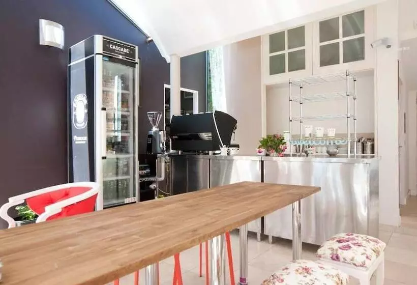 Aamiaismajoitus (B&B) Lowena Cafe And Accommodation