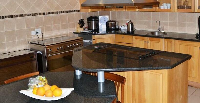 צימר Riverwalk B And B