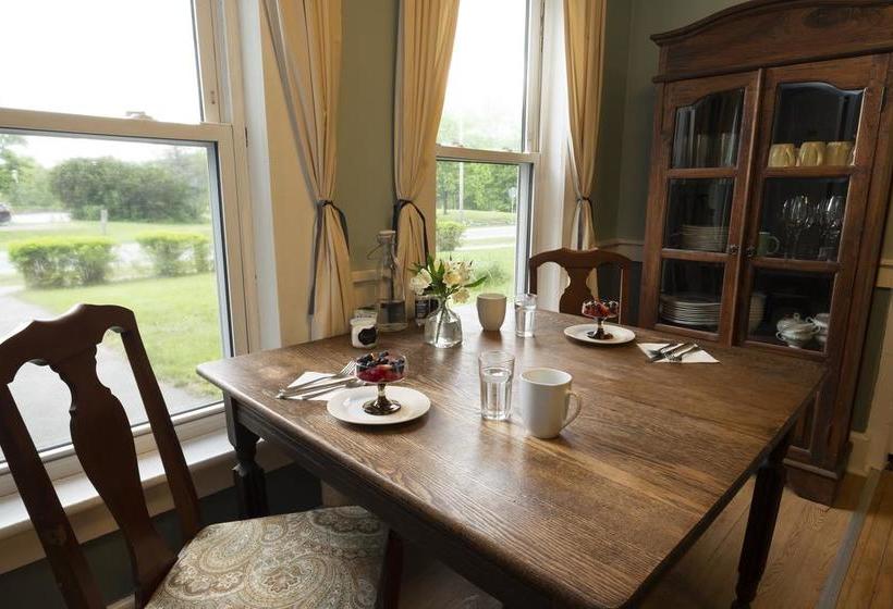 مبيت وإفطار The Karass Inn