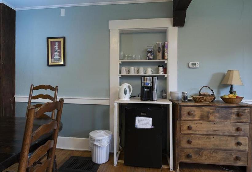 مبيت وإفطار The Karass Inn