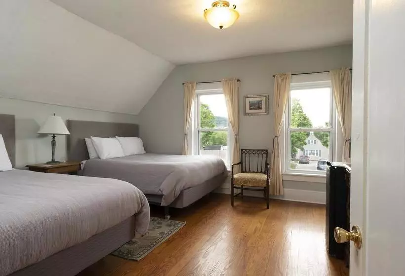 ベッドアンドブレックファースト The Karass Inn