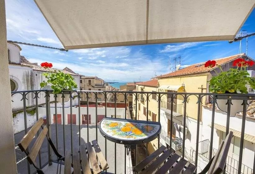 Cefalu In Blu