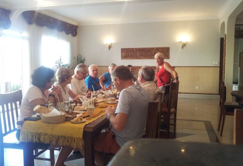 هتل K.méléon Hôtel