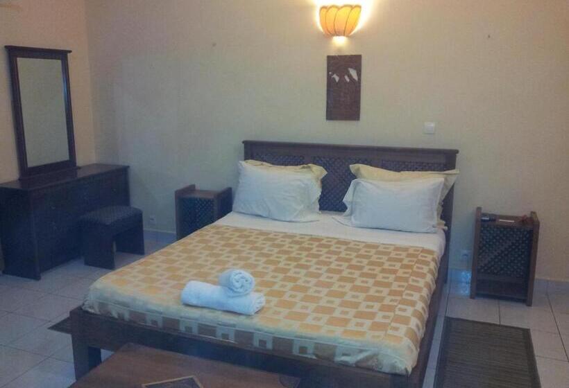 هتل K.méléon Hôtel