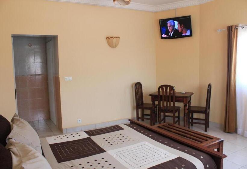 هتل K.méléon Hôtel