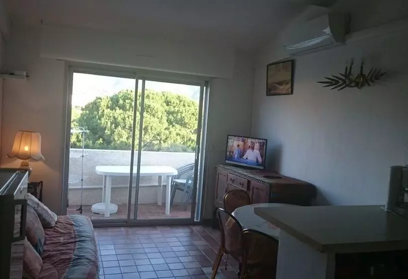 La Roseraie 1  Russum