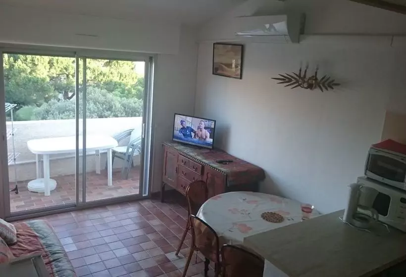 La Roseraie 1  Russum