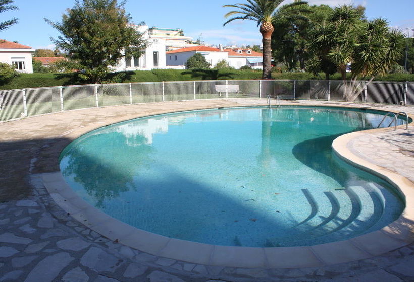 Happy Few Le Blue Whale