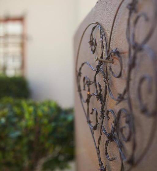 Пансион 84 On Fourth Guest House