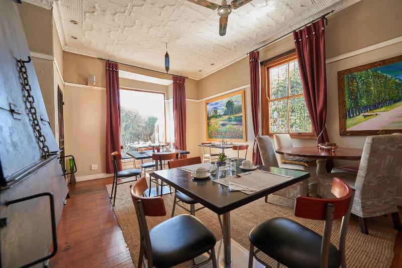 Пансион 84 On Fourth Guest House