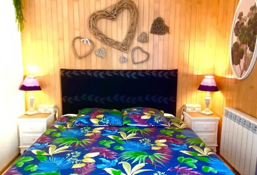 ペンション Le Petit Prince à Sarlat   Parking Privé   Piscine Chauffée   Espace Bien être Jacuzzi Et Massages