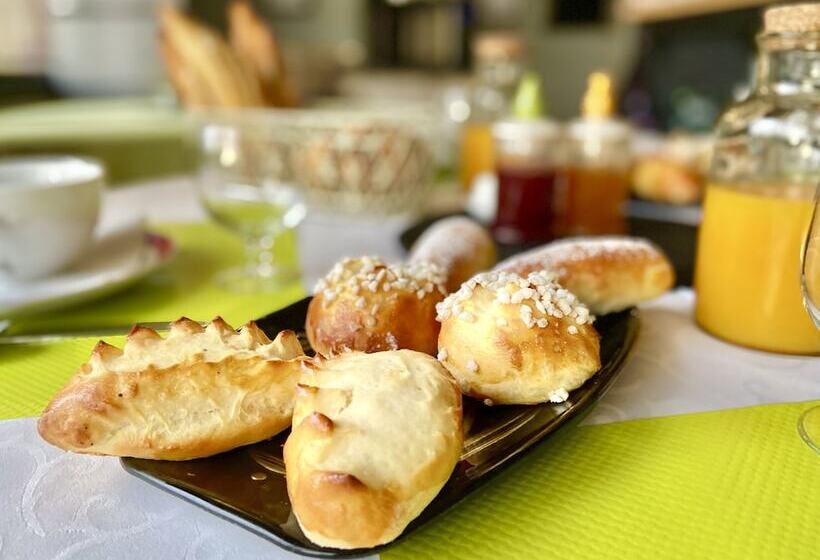 Pensiune Le Petit Prince à Sarlat Parking Privé Piscine Chauffée Espace Bien être Jacuzzi Et Massages