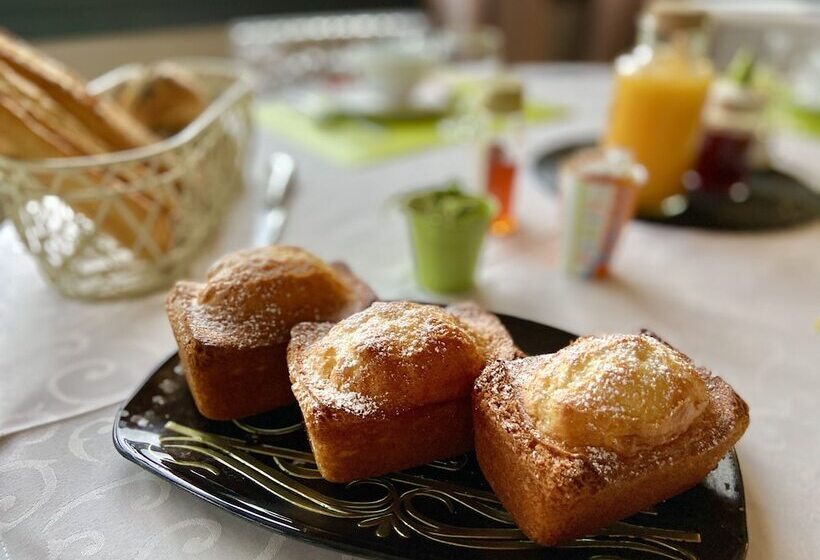 Pensiune Le Petit Prince à Sarlat Parking Privé Piscine Chauffée Espace Bien être Jacuzzi Et Massages