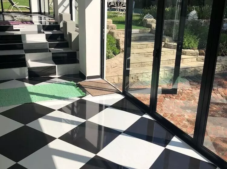 پانسیون Muco Guest House