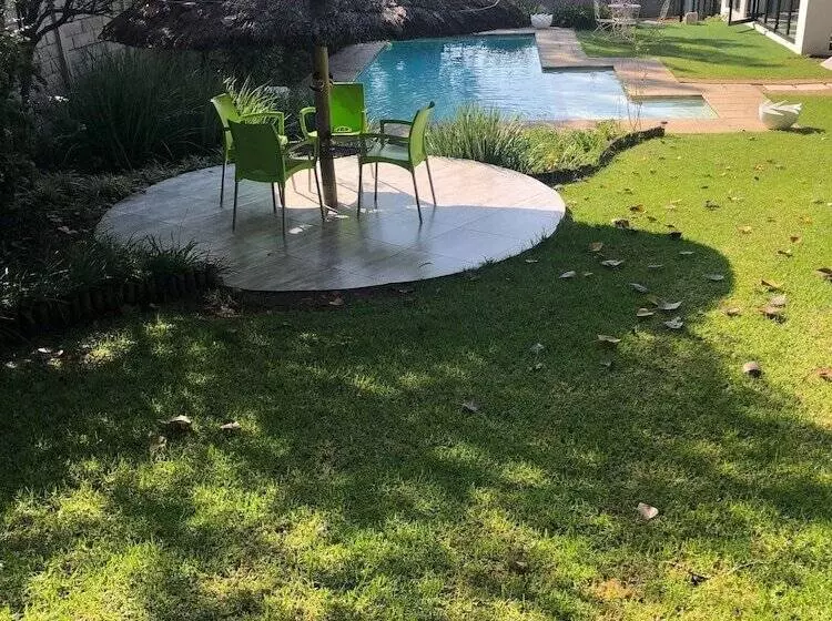 پانسیون Muco Guest House