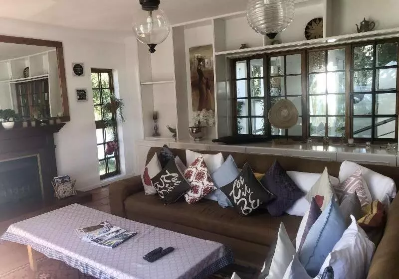 پانسیون Muco Guest House