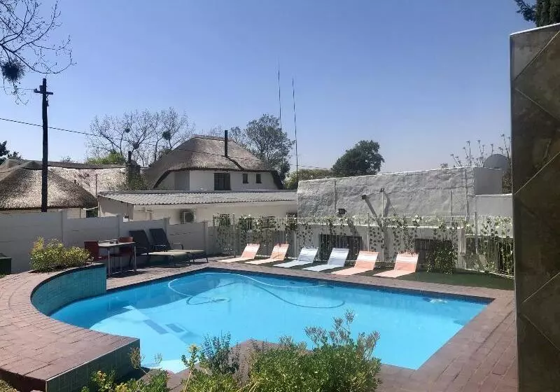 پانسیون Muco Guest House