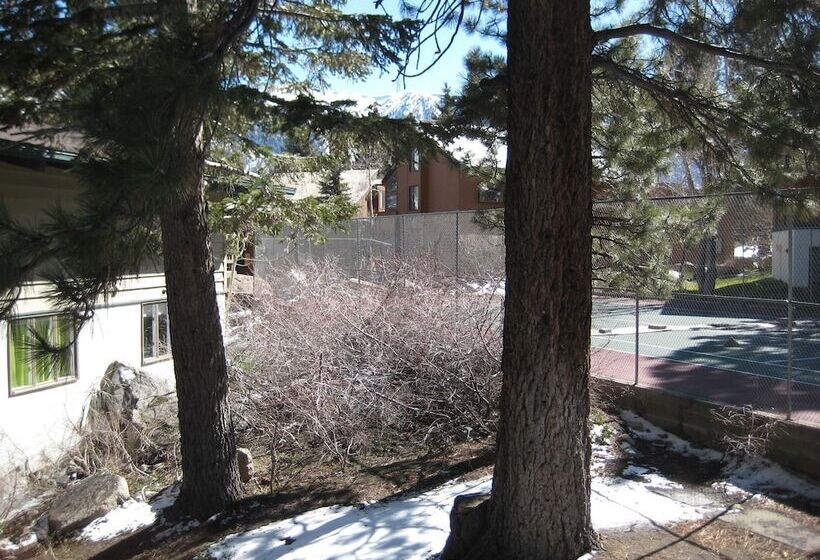 Chateau Sans Nom By Mammoth Reservation Bureau