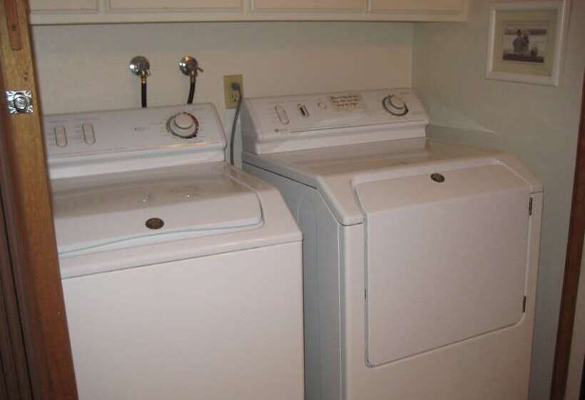 Chateau Sans Nom By Mammoth Reservation Bureau