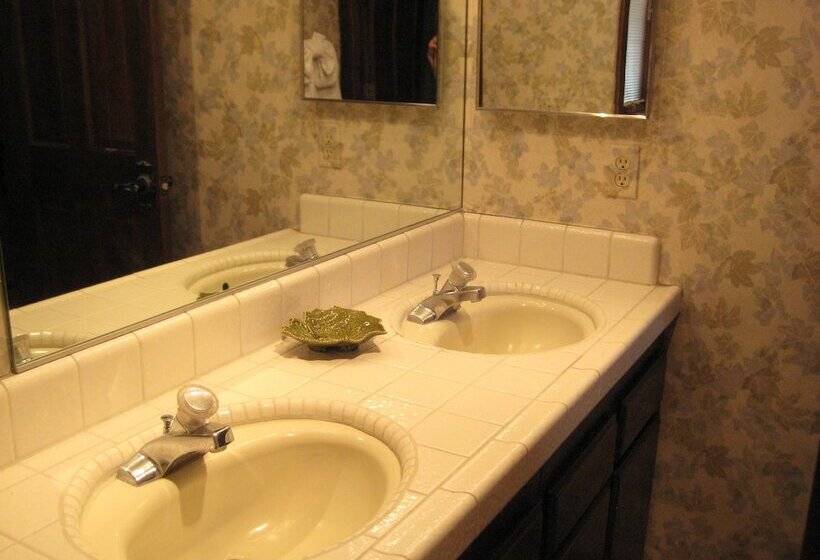 Chateau Sans Nom By Mammoth Reservation Bureau