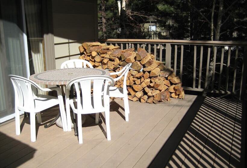 Chateau Sans Nom By Mammoth Reservation Bureau