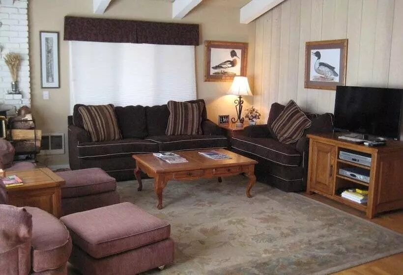Chateau Sans Nom By Mammoth Reservation Bureau