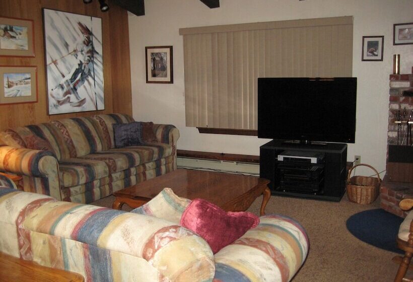 Chateau Sans Nom By Mammoth Reservation Bureau