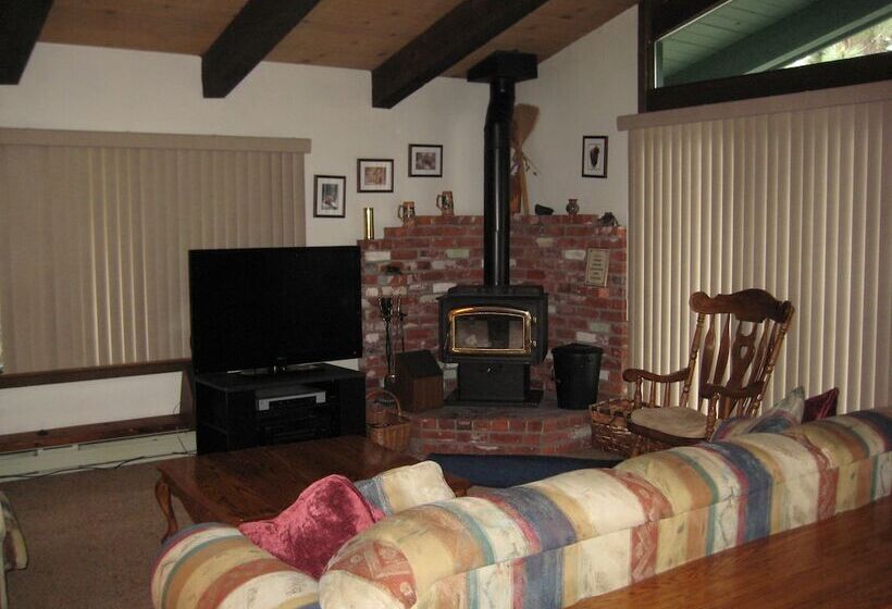 Chateau Sans Nom By Mammoth Reservation Bureau