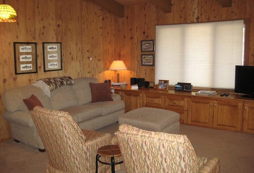 Chateau Sans Nom By Mammoth Reservation Bureau