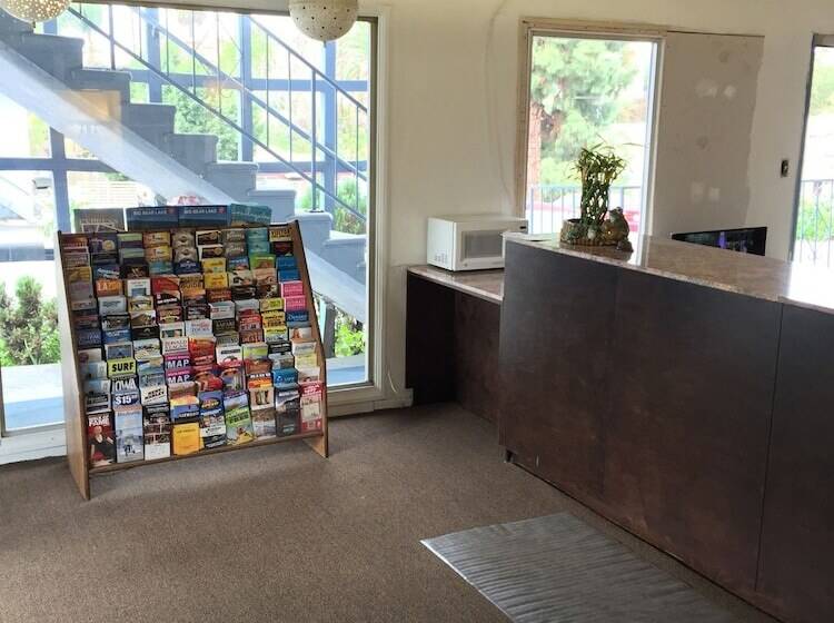 호텔 Holiday Lodge