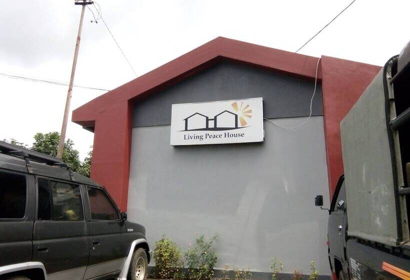 ホテル Living Peace House