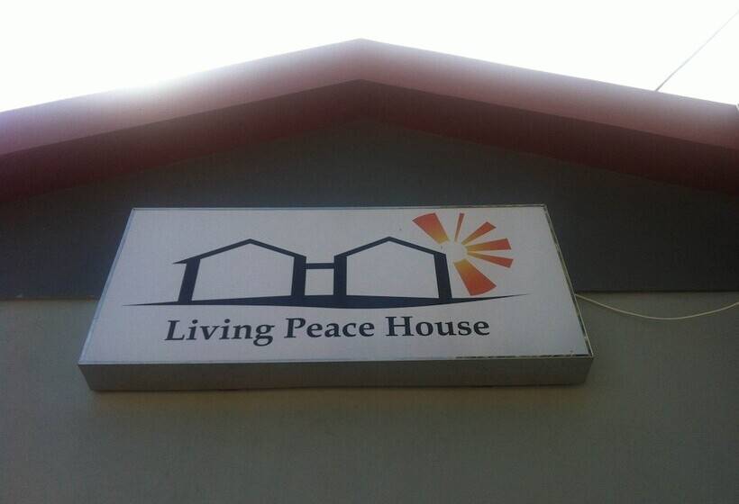 ホテル Living Peace House