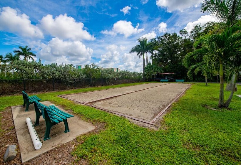 בית מלון כפרי Naples Rv Resort