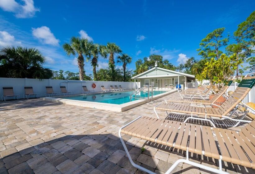 בית מלון כפרי Naples Rv Resort